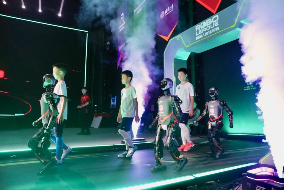 共同支撑着 共同支撑着