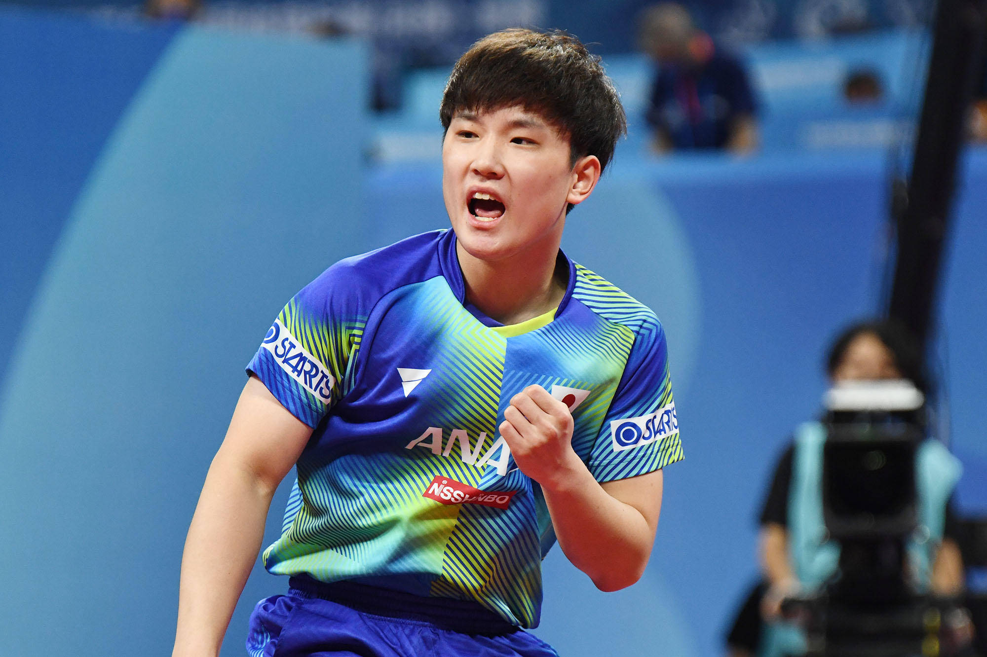 间将球传向 间将球传向