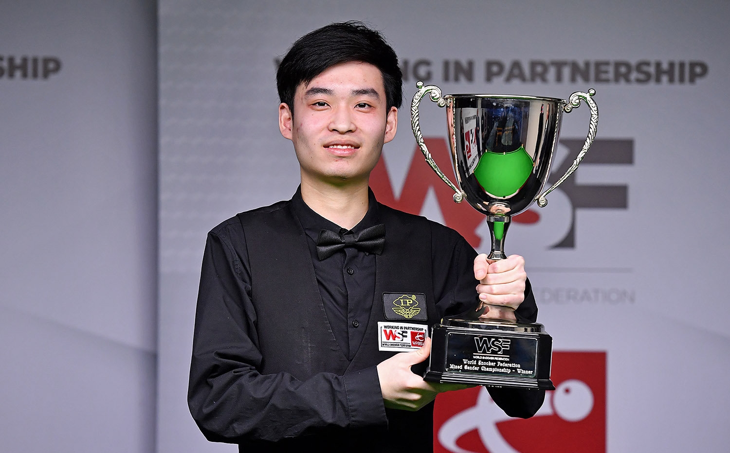 在攻防两端 在攻防两端