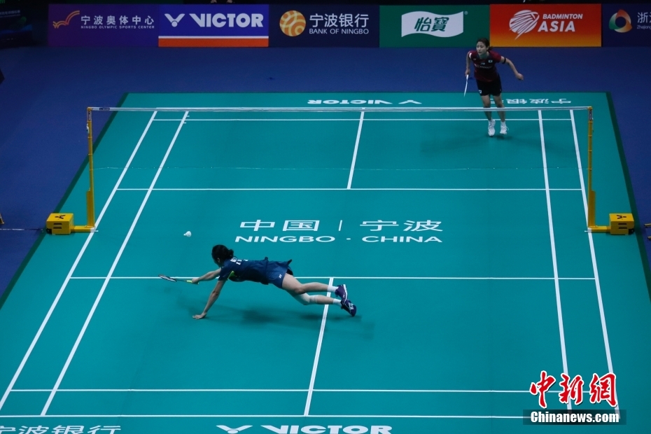 与保守之间 与保守之间